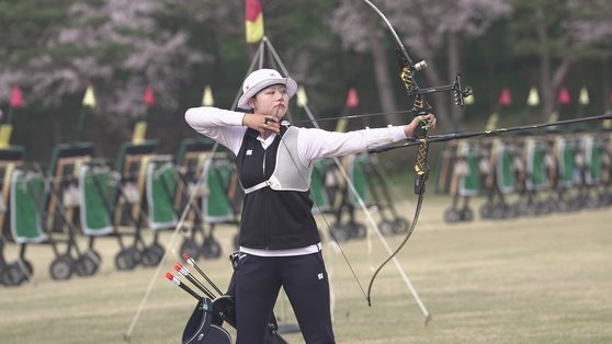 11일 경북 예천 진호국제양궁장에서 열린 2024 양궁 국가대표 최종 2차 평가전에서 2024 파리올림픽 출전권을 획득한 임시현. 사진 대한양궁협회