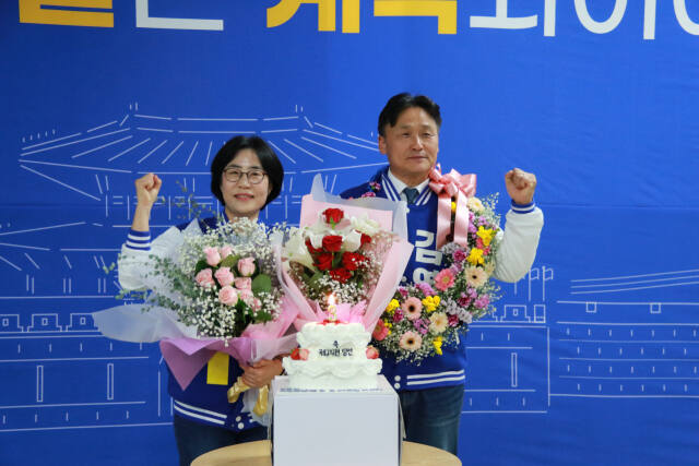 더불어민주당 김영진 수원병 당선자(오른쪽). 김 후보 제공