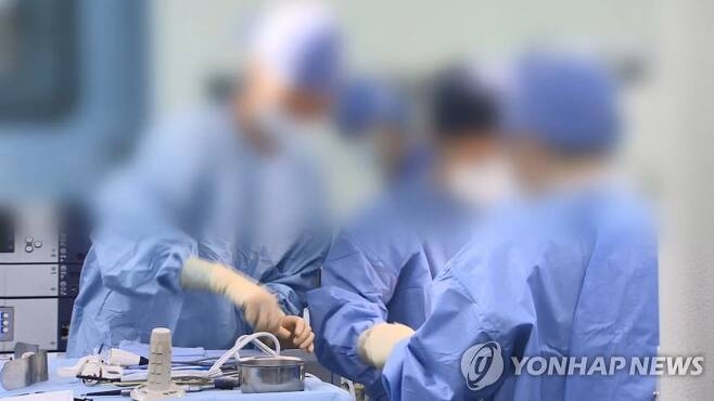 수술 장면. 기사 내용과 직접 관련은 없습니다. [사진출처=연합뉴스]