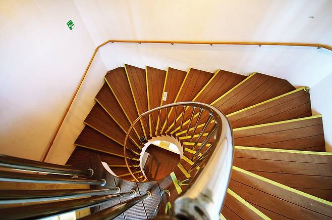 궁산 땅굴로 내려가는 계단