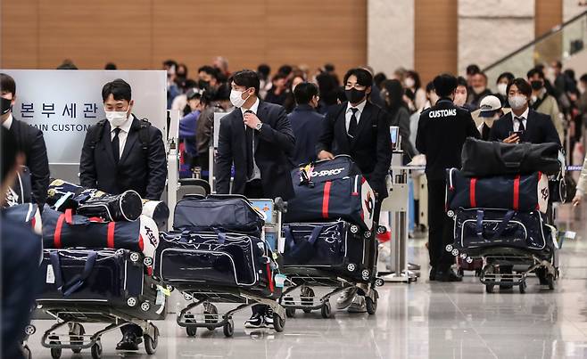 2023 월드베이스볼클래식(WBC) 한국 야구대표팀 선수들이 14일 오후 인천국제공항으로 귀국하고 있다./뉴시스