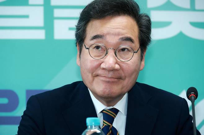 이낙연 새로운미래 공동대표가 당의 미래를 재설계하겠다고 말했다. 사진은 이 공동대표가 12일 서울 여의도 새로운미래 당사에서 열린 중앙선대위 해단식에 참석한 모습. /사진=뉴시스