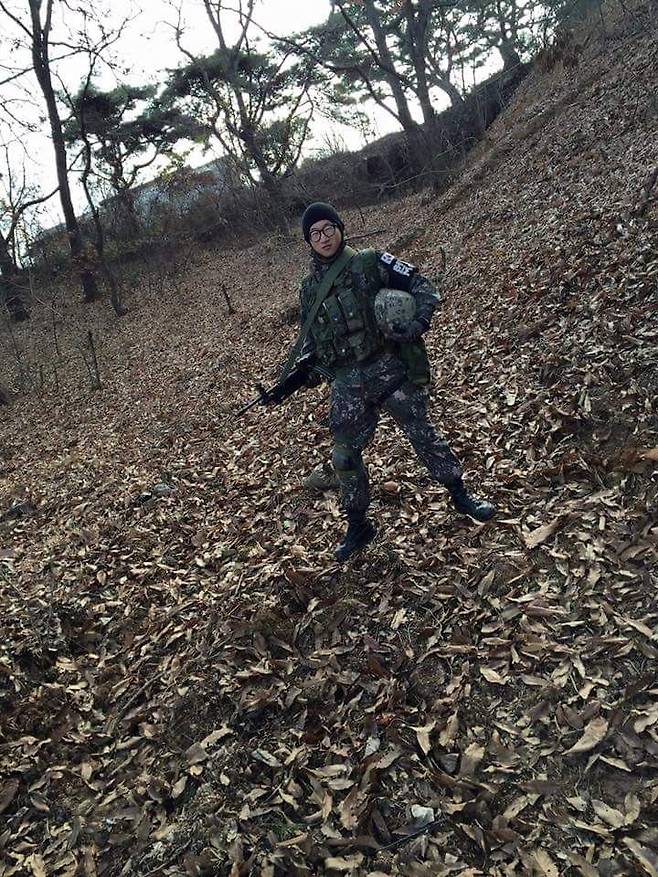 세월호 참사 뒤 두달 만인 최전방 비무장지대 수색대대에 지원 입대한 박준호씨. "편하게 지내며 아픈 사람으로 분류되고 싶지 않았다"는 그는, “침몰선에서 구조됐듯 나도 사람들을 구하고 싶어 최전방 수색대대에 입대했다”고 말했다. /박준호씨 제공