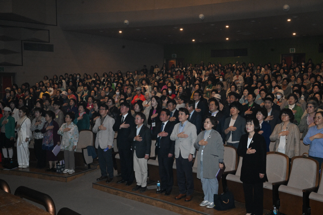 ▲ 춘천여고 개교 90주년 기념식이 13일 강원대 백령아트센터에서 김진태 강원특별자치도지사, 신경호 강원특별자치도교육감, 육동한 춘천시장, 경민현 강원도민일보 사장, 동문 등이 참석한 가운데 열렸다.