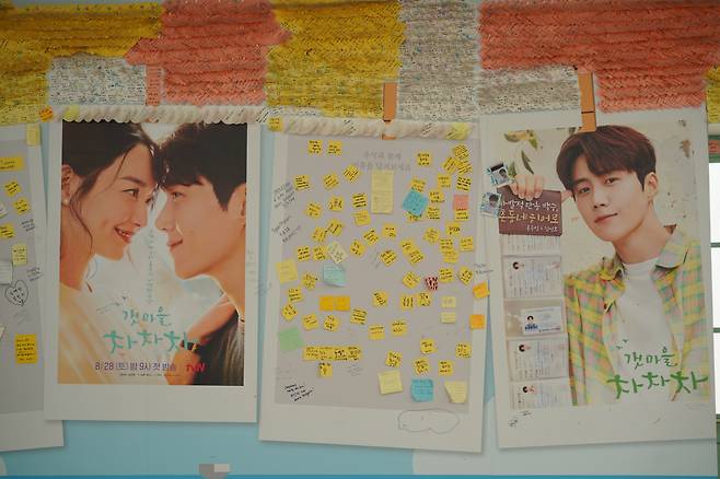 Post-It notes at Cheongha Market in Pohang, North Gyeongsang Province, written by visitors and fans of "Hometown Cha Cha Cha." (Lee Si-jin/The Korea Herald)