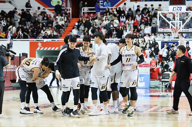 탄탄한 수비조직력의 LG. 사진 | KBL