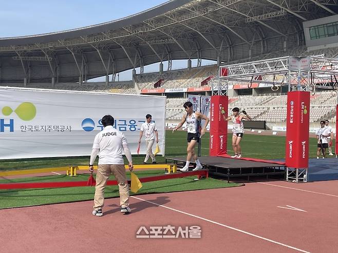 14일 화성종합경기타운에서 2024 근대5종 아시아선수권 19세 이하 남자부 장애물 경기가 진행되고 있다. 화성 | 김동영 기자 raining99@sportsseoul.com