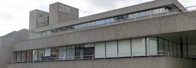 1980년대까지 쓰인 IBM의 영국 런던 연구소. 현대 경영 과학의 탄생지라 할 수 있는 미국, 영국은 지금도 IBM 최대의 시장이다. [이미지출처=글래스도어 캡처]