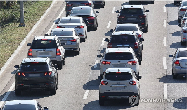 서울 마포구 강변북로에 디젤 SUV 차량이 주행하고 있다. 연합뉴스