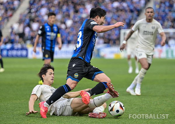 김영준(왼쪽, 대구FC), 정동윤(오른쪽, 인천유나이티드). 서형권 기자