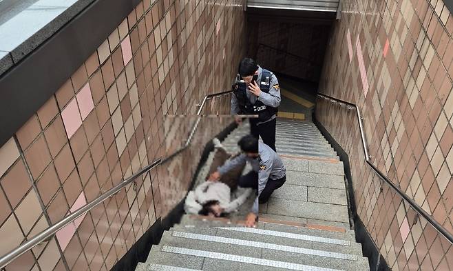 경찰이 지하철역 계단에서 의식을 잃고 쓰러진 뇌전증 환자를 응급조치로 구한 사실이 알려졌다. 사진=독자 제공