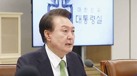 윤석열 대통령이 지난 4월 8일 서울 용산 대통령실 청사에서 열린 도시주택공급 점검회의에서 발언하고 있다. 
(연합뉴스)