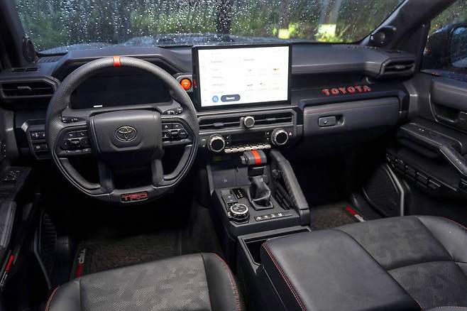 토요타 2025 4러너 실내