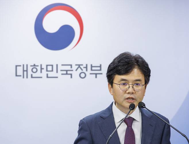 신대경 정부합동 부패예방추진단 부단장이 15일 오후 서울 종로구 정부서울청사에서 지방공기업 사업추진 실태 점검 결과를 발표하고 있다. (사진 = 연합뉴스)