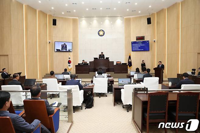 15일 열린 예산군의회 임시회 본회의 모습. /뉴스1