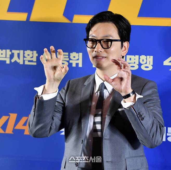 이동휘가 15일 메가박스 코엑스에서 열린 영화‘ 범죄도시4’ 언론시사회 및 기자간담회 무대에 올라 포토타임을 갖고 있다.  2024.04.15.강영조기자 kanjo@sportsseoul.com