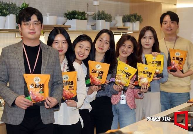 CJ제일제당 소바바치킨 팀(이은수, 한윤지, 김여은, 이희연, 정주희, 이준희, 성세운) 사진=허영한 기자 younghan@