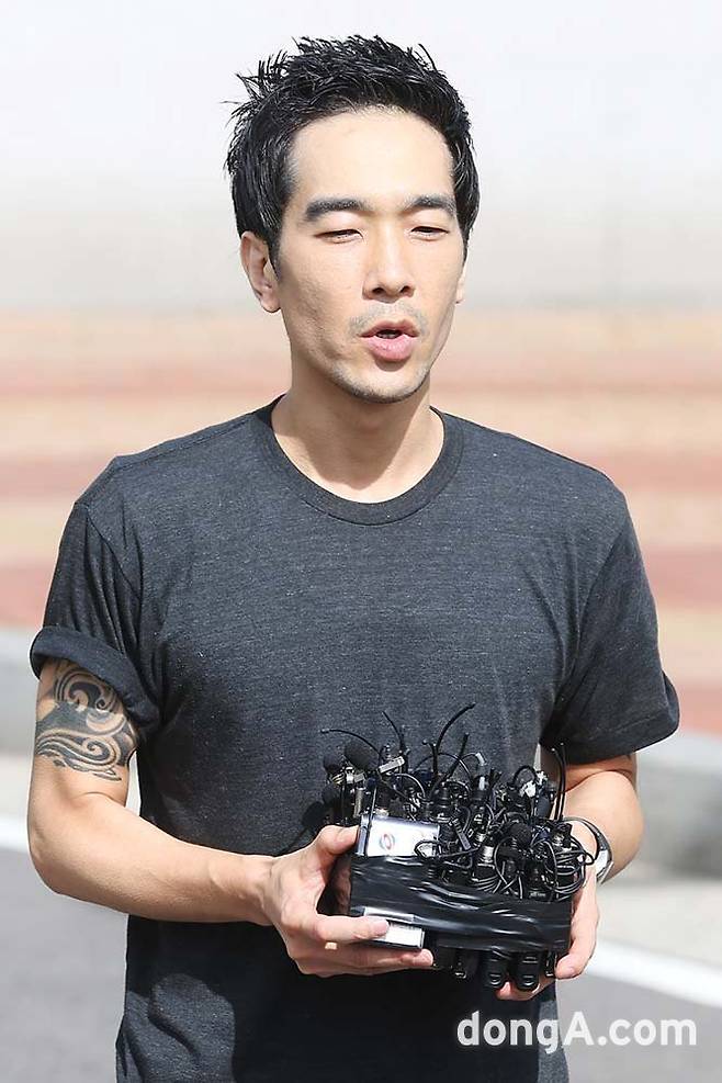 고영욱은 2010년 7월부터 2012년 12월까지 미성년자 3명을 총 다섯 차례 걸쳐 성폭행 및 강제추행한 혐의로 2013년 1월 구속 수감됐다. 이후 재판을 통해 고영욱은 징역 2년 6개월의 실형 선고 받았다. 동아닷컴DB