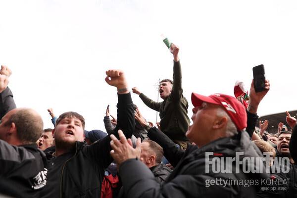 사진=게티이미지.&nbsp;할리우드&nbsp;스타&nbsp;라이언&nbsp;레이놀즈가&nbsp;소유한&nbsp;렉섬&nbsp;AFC가&nbsp;3부&nbsp;리그&nbsp;승격에&nbsp;성공했다.