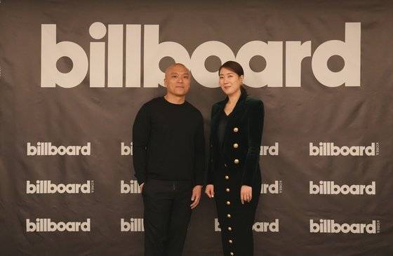 빌보드(Billboard) 본사 CEO 마이크 반(Mike Van)과 빌보드 코리아 대표 김유나. 사진 빌보드