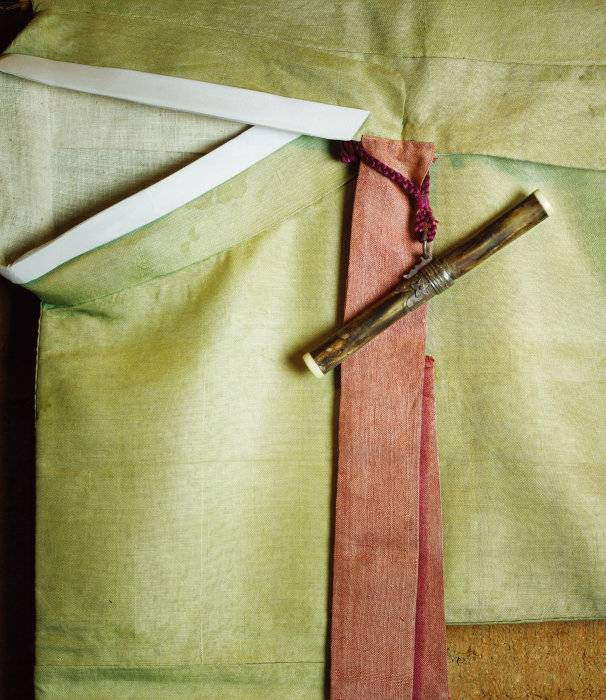 거북의 등껍데기로 만든 대모장도. 13.6x12.3