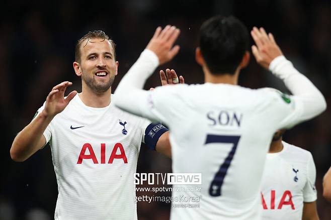 ▲ 손흥민은 12일(한국시간) 영국 매체 ‘TNT 스포츠와 인터뷰를 통해 이번 시즌을 앞두고 바이에른 뮌헨으로 떠난 해리 케인을 언급했다. 손흥민은 “나와 케인은 거의 10년 가까이를 함께 뛰었다. 비슷한 포지션에서 함께 뛰며 우리는 서로가 어디 있는지 알고 있었다. 정말 같이 노력했고, 특별한 관계였다고 생각한다. 케인과 함께 뛸 수 있어 영광이었다”라고 전했다.