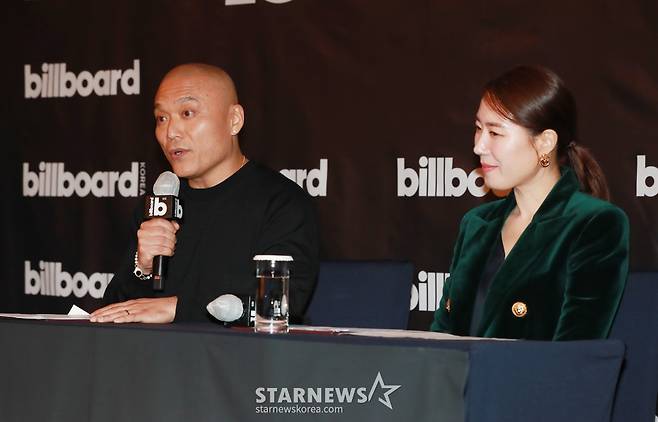마이크 반 미국 빌보드 본사 CEO, 김유나 빌보드 코리아 대표가 15일 오후 조선 팰리스 서울 강남에서 진행된 기자회견에서 인사말을 하고 있다. 2024.04.15 /사진=이동훈