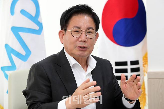박강수 마포구청장이 15일 이데일리와 인터뷰에서 구(區)정책에 대해 설명하고 있다. (사진=방인권 기자)