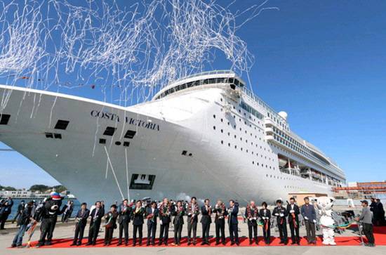 ▲ 속초항에 입항한 크루즈 관광선. 자료사진