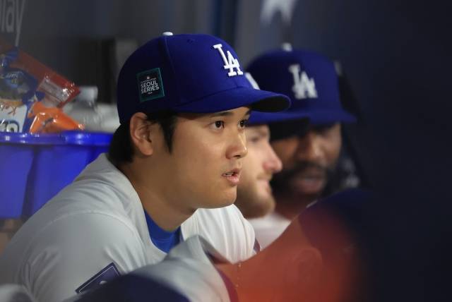 오타니 쇼헤이가 지난달 21일 고척스카이돔에서 열린 2024 미국 메이저리그 월드투어 서울시리즈 공식 개막전 2차전 경기를 준비하고 있다. 뉴시스
