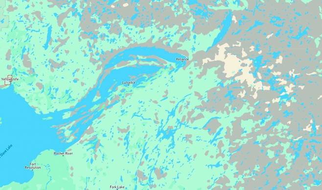노스웨스트준주 슬레이브호수 동쪽은 8월말부터 가을이 시작되면 지의류가 화려한 원색의 자태를 뽐낸다.