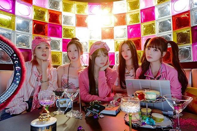 [서울=뉴시스] 걸그룹 '우아(WOOAH)'. (사진=지니뮤직 제공) 2024.04.16. photo@newsis.com *재판매 및 DB 금지