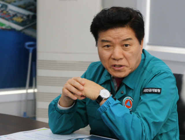 ▲김경안 새만금개발청장은 "행동하는 정부라는 정책 기조에 맞춰 새만금에 필요한 연구를 적극적으로 추진하여 새만금이 동북아 경제허브로 도약할 수 있게 하겠다"고 밝혔다. ⓒ새만금개발청