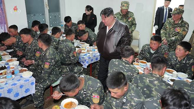 지난 3월 24일 김정은 북한 국무위원장이 조선인민군 근위 서울류경수제105땅크(탱크)사단과 산하 제1땅크장갑보병연대를 시찰했다. 뉴시스