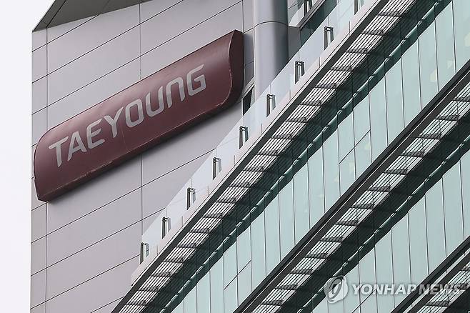 금일 태영건설 채권단 설명회 (서울=연합뉴스) 신현우 기자 = 태영건설 주채권은행인 산업은행이 주요 채권단 18곳을 대상으로 설명회를 개최하는 16일 오후 서울 영등포구 태영건설 여의도사옥 모습.
    이날 설명회에서 워크아웃(기업구조개선)을 진행 중인 태영건설의 기업개선계획 윤곽이 드러날 전망이다. 2024.4.16 nowwego@yna.co.kr