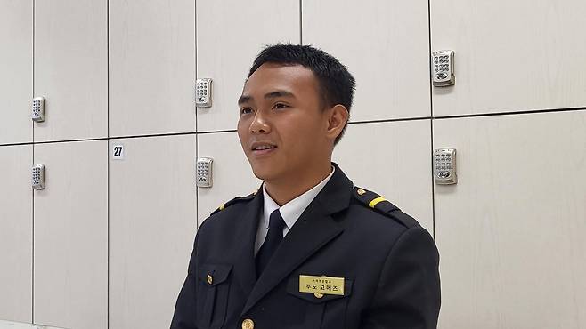 올해 한국해양마이스터고에 입학한 인도네시아 출신 누노는 유학생으로 최종 선발됐을 때 "매우 기뻤다"며 미소를 보였다