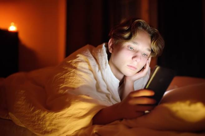 과도한 인터넷 사용, 수면과 신체활동 부족이 학교 결석과 관련있다는 연구 결과가 발표됐다. 게티이미지뱅크