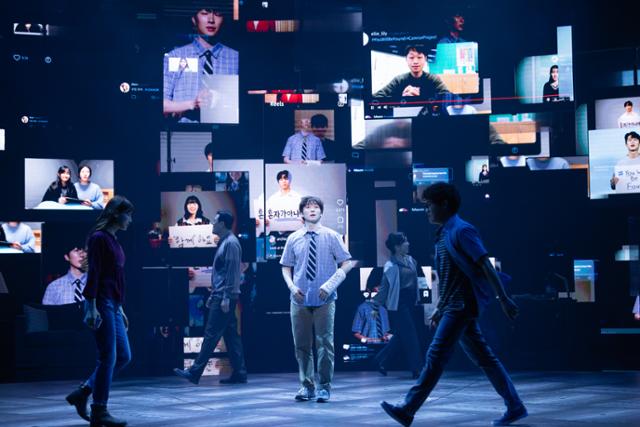 배우 박강현이 뮤지컬 '디어 에반 핸슨'의 에반 핸슨을 연기하고 있다. 에스앤코 제공