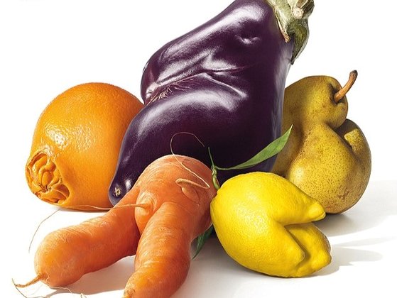 인터마르쉐가 2014년 진행한 ‘이상한 농산물’ 캠페인 포스터. 사진 인터마르쉐