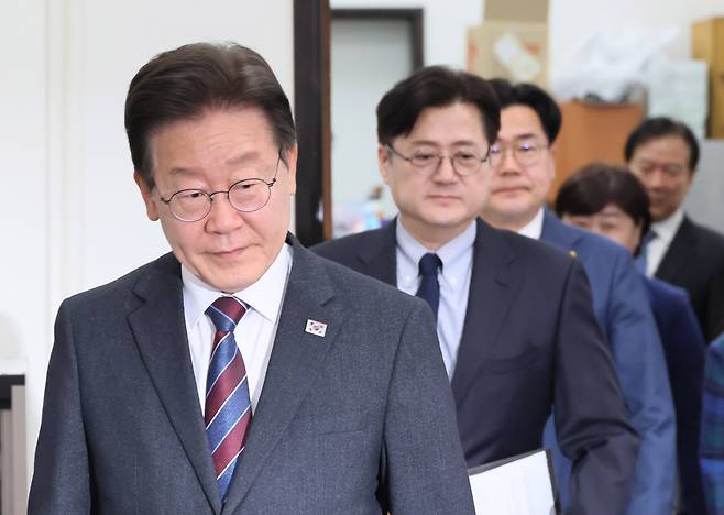 Rep. Lee Jae-myung, the chairperson of the Democratic Party of Korea, arrives for a meeting with the rest of the party leadership on Wednesday. (Yonhap)