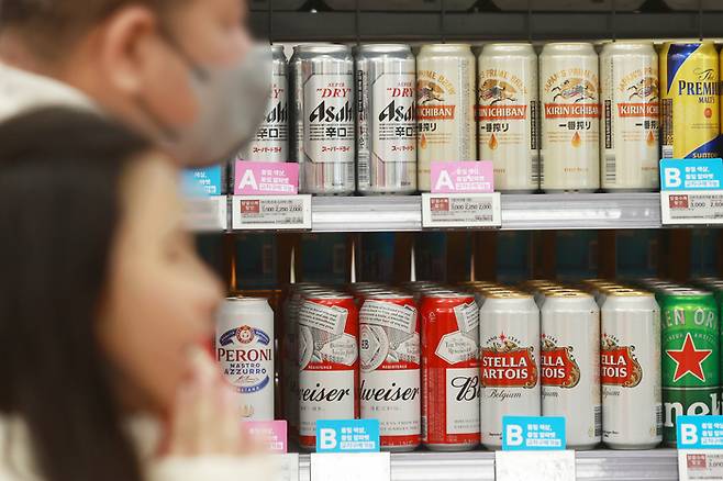서울 시내 한 대형마트에 진열된 일본 맥주. [사진 출처 = 연합뉴스]
