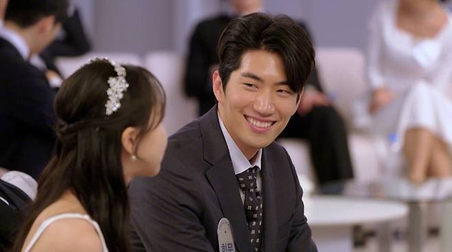 엠넷 연애 리얼리티 프로그램 ‘커플팰리스’의 한 장면. 사진 엠넷