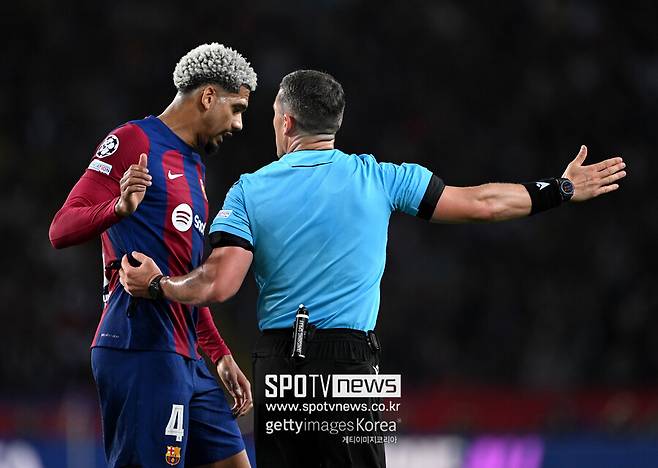 ▲ 파리 생제르맹(PSG)은 17일(한국시간) 스페인 바르셀로나의 에스타디 루이스 콤파니스에서 열린 2023-24시즌 유럽축구연맹 챔피언스리그(UCL) 8강 2차전에서 FC바르셀로나에 4-1 대승을 거뒀다. PSG는 결국 1,2차전 합산 스코어 6-4로 바르셀로나를 제치고 4강 진출에 성공했다.