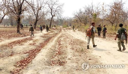 마오주의 공산반군 13명이 사살된 인도 차티스가르주 비자루프  [EPA 연합뉴스 자료사진. 재판매 및 DB 금지]