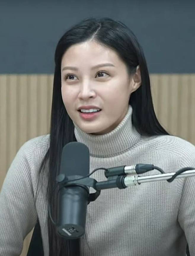 조국 전 법무장관의 딸 조민씨가 6일 유튜브 방송 ‘김어준의 겸손은 힘들다 뉴스공장’에 출연해 인터뷰를 하고 있다. /뉴스1