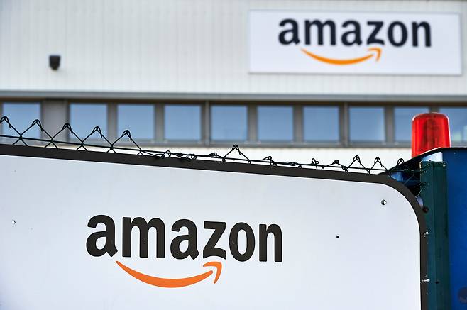 An Amazon logo shown in front of a building (123rf)