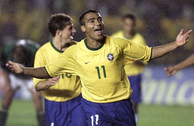 2000년 9월 3일 브라질 리우데자네이루에서 열린 2002 한일월드컵 예선 볼리비아와의 경기에서 골을 넣고 기뻐하는 호마리우.AFP연합뉴스