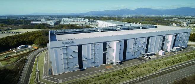 [서울=뉴시스] 사진은 키옥시아의 혼슈 미에현 욧카이치 공장. 2024.04.17. photo@newsis.com *재판매 및 DB 금지