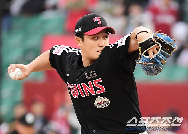 19일 인천 SSG랜더스필드에서 열린 KBO리그 SSG와 LG의 경기. 선발 투구하고 있는 LG 최원태. 인천=송정헌 기자songs@sportschosun.com/2024.04.19/