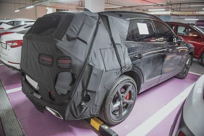 사진 : 제네시스 GV70 페이스리프트 테스트카 (출처=NewCarscoops)